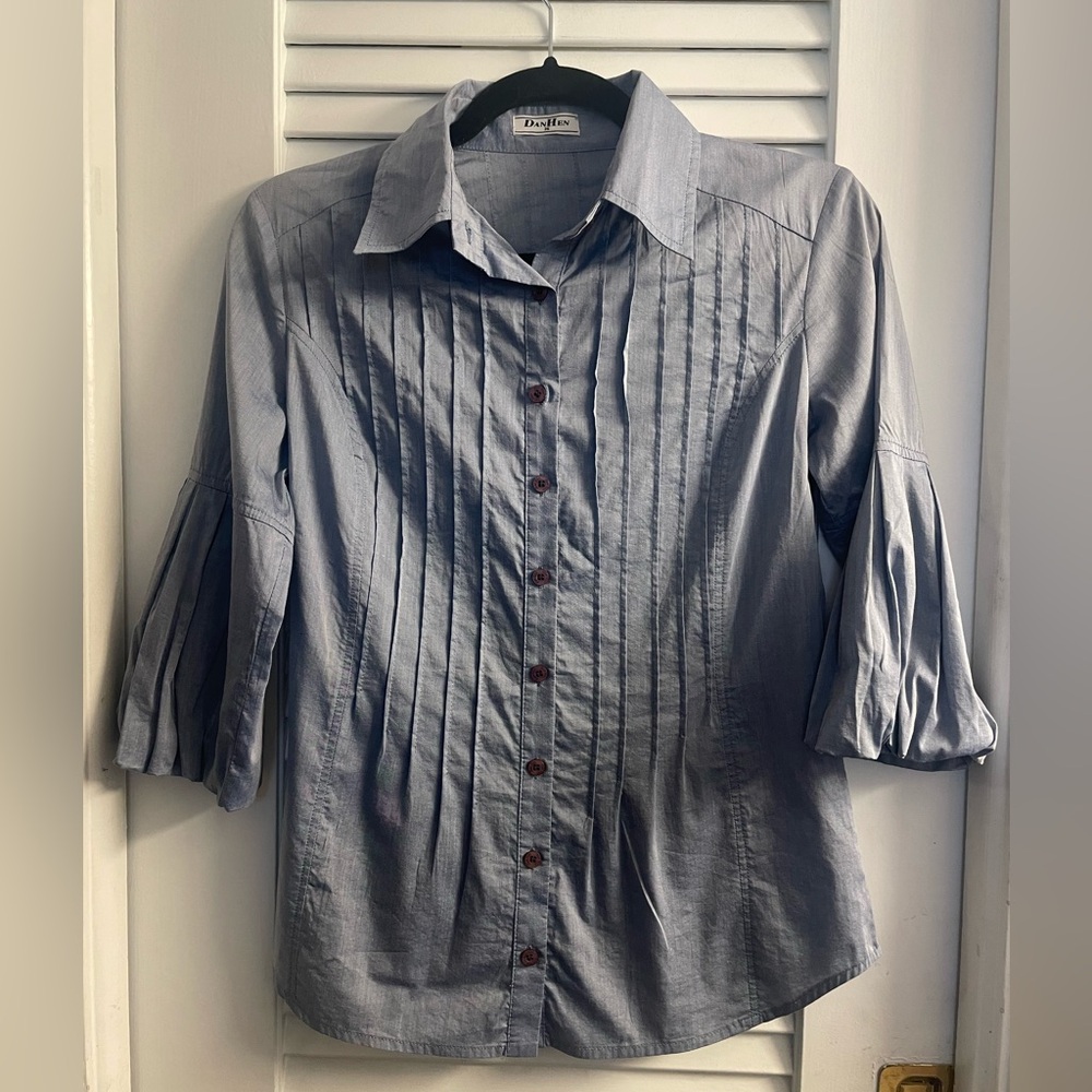 Stunning DanHen Vintage European Made Tailored Blouse Slight Stretch & Sheen S 6
